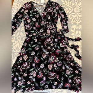 New with tags 3/4 length sleeve wrap style dress. Size M